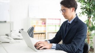 肩こり解消！パソコン作業の時のイチオシ姿勢とは