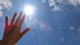 梅雨→猛暑の変化で身体に痛みが出る人、出ない人と対策　～人間の身体はポテチ袋と同じ？～