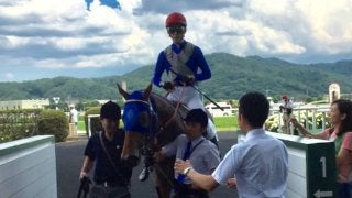 土曜福島６Ｒ新馬はエスポワールシチー産駒のホールドユアハンドがＶ
