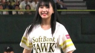 総選挙10位のHKT48田中美久が「99点」始球式　「鷹の祭典 2018」開幕戦で