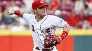 【MLB】逆を突かれるも…ダイビング“素手キャッチ”→膝つき送球の「サーカスプレー」