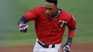 【MLB】メジャーに“鳥人”出現!?　遊撃手の曲芸プレーに実況「ミラクル級のタッチ」