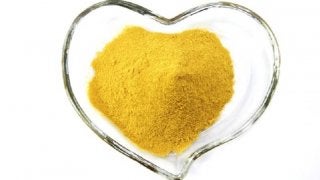 正しく知って楽しく飲もう！ウコンの成分と効果