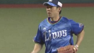 これぞGG賞4度受賞の超美技　西武・秋山フェンス激突のジャンピングキャッチ