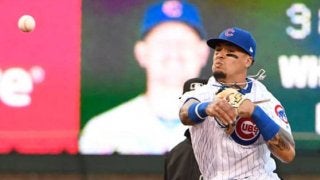 【MLB】もはや人間業じゃない？　名手バエスが見せた驚愕の強肩スローに喝采の嵐