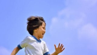 スポーツ教室に通っていない子どものほうが、運動能力が高い？