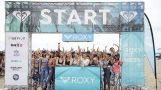ROXY主催 大人気の女性限定のビーチフィットネスイベント『#ROXYFITNESS RUN SUP YOGA 2018』福岡のチケット発売スタート