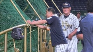 78歳の張本勲氏がサントリードリームマッチで右前打　大歓声に満面の笑顔