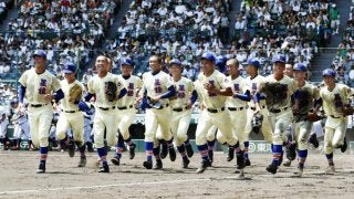 先輩・松井秀喜氏が始球式  星稜が新たな歴史にむけて好発進