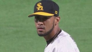 鷹スアレス、2シーズンぶり登板で圧巻投球　156キロ直球で中島を三振斬り