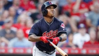 【MLB】「笑うしかない」-35発強打者が野手のカーブにバット飛ばして空振り三振!?