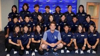 侍J女子代表が前田健太と対面　エールに感激の里綾実「励みになりました」