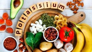 夏のむくみに効果的な食べ物