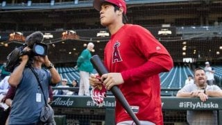 【MLB】大谷は敵地でも人気!?　ファンの特製ボードが話題「自慢するためバットを…」