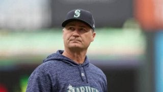 【MLB】なぜ奇抜な髪型に…？　マリナーズ監督が守護神との約束守り断髪、ファンは爆笑