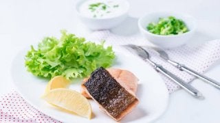 原因は食事！？オイリー肌対策におすすめの食べ物