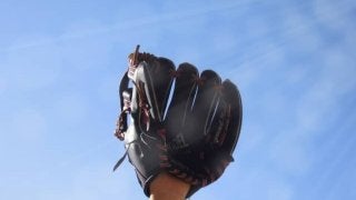 高校球児のエラーを減らす!? メジャーから日本へ来たグラブの正体