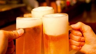 お酒はなぜ太る？筋トレとの関連性は？