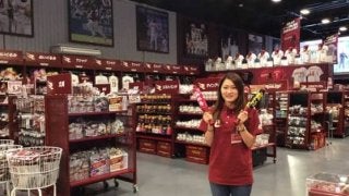 【パ・リーグお仕事名鑑】空っぽの棚がやる気の源--楽天グッズ担当5年目・元バドミントン女子の挑戦