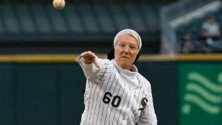 【MLB】今度は「チェンジアップ」!?　驚愕投球のスーパー修道女が2度目の始球式登板