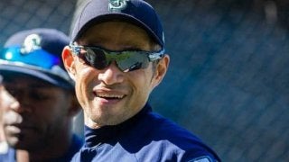 【MLB】イチローが枕対決で俊敏さ披露　敵マスコットへの鋭い一撃に同僚カノも大喜び