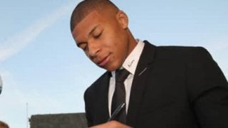 ムバッペはペレ、マラドーナ級？　対戦相手とのユニ交換は争奪戦激化