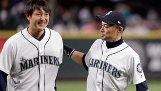 【MLB】岩隈久志が“メジャーラスト登板”の始球式　イチローが捕手役を務める