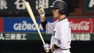 M1の西武、今季で引退の松井稼が代打で登場　ファン大歓声も、空振り三振