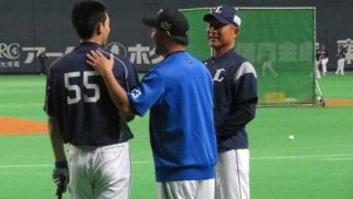 “サイレントK”ハム石井裕、ラスト登板は左飛　栗山監督拍手、中田と抱擁