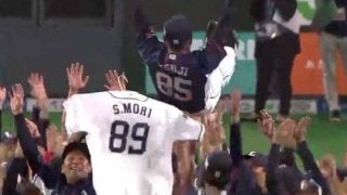 西武・辻監督、歓喜の胴上げ　亡き森コーチへ捧ぐ「今年こそ勝つんだと」