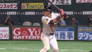 引退試合の鷹・本多、第2打席に四球で出塁　盗塁狙ってスタートも、まさかの…