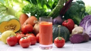 野菜ジュースで栄養はとれる？管理栄養士が解説！