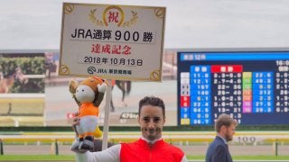 C.ルメール騎手 府中牝馬ステークスでJRA通算900勝達成！