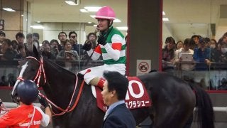 【府中牝馬S】デムーロ「勝った馬が強過ぎました」リスグラシュー32秒台の脚を使うも差される