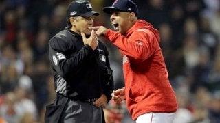 【MLB】ア・リーグ優勝決定シリーズ第1戦、Rソックスのコーラ監督が猛抗議で退場に