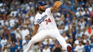 【MLB】ド軍守護神ジャンセンの貴重な捕手時代映像　膝つき二塁送球に解説「ロケット」