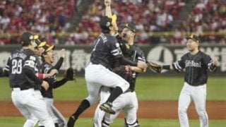 甲斐だけじゃない。「抑え捕手」高谷ら、名脇役がホークスを救った