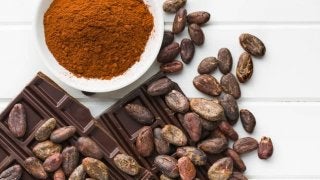 間食にチョイス！高カカオチョコレートが注目されている理由