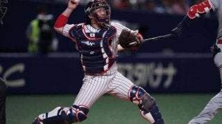 【日米野球】“甲斐キャノン”炸裂せず…　今季24盗塁ロサリオに盗塁許し、スタンドため息