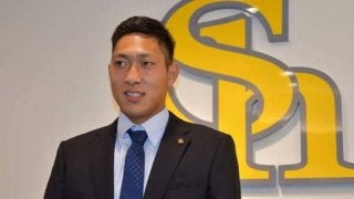 ソフトバンク・ドラ1吉住が現状維持でサイン　初の契約更改に「緊張しました」