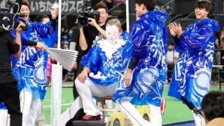 日ハム中田が後輩威嚇もクリームまみれに　杉谷「あとこれ2年できますから」