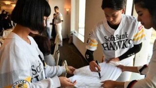 ソフトバンク東浜がファンフェスでみせた優しさ　少女は感激のあまり号泣