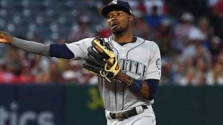 内野手の“鬼肩”が満載…MLBインスタ公開の美技集は「一日中観ていられる」