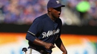 元オリ助っ人の“爆笑”珍プレーが話題　寝転がり球をフーフー…「努力に感謝」