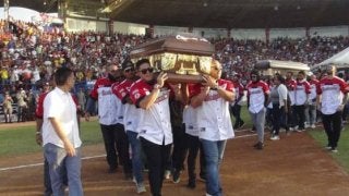 事故死したバルブエナの葬儀行われる　生還した元ヤクルトのリベロも参列