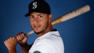 元燕リベロが復帰戦で3打数無安打もフル出場　バルブエナら死亡の交通事故に同乗