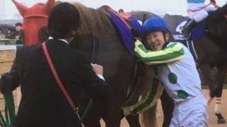 土曜中山のＪ・ＧⅠ中山大障害は石神騎乗のニホンピロバロンがハナ差の接戦を制す