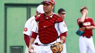 昨季限りで戦力外→現役引退の伊志嶺忠氏、楽天のブルペン捕手に就任