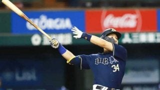 【2018年名場面集】オリ吉田正がバット折りながらも…痛烈ライナーで運ぶ驚愕の本塁打