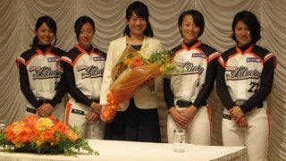 【女子プロ野球】兄より先に引退…川端友紀がヤクルト川端にエール「格好いい兄のままで活躍を」
